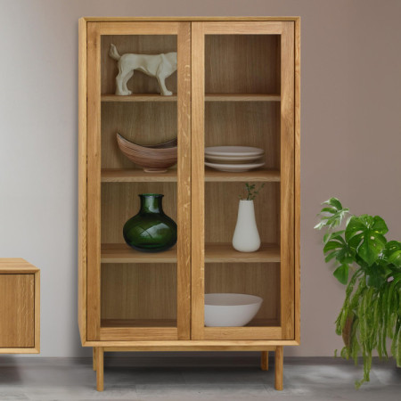 Massive zweiturige Vitrine auf Füßen, Oslo II