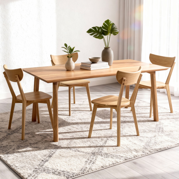 Holztisch und Holzstühle Set