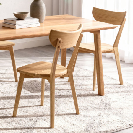 Holztisch und Holzstühle Set