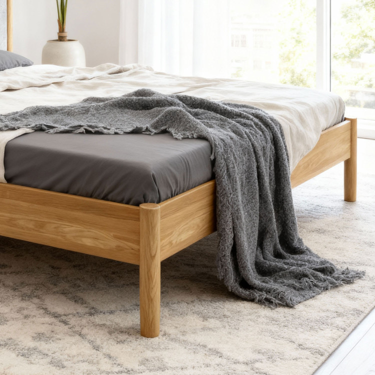 Bett aus massivem Eichenholz mit Stoffkopfteil 180 x 200 cm