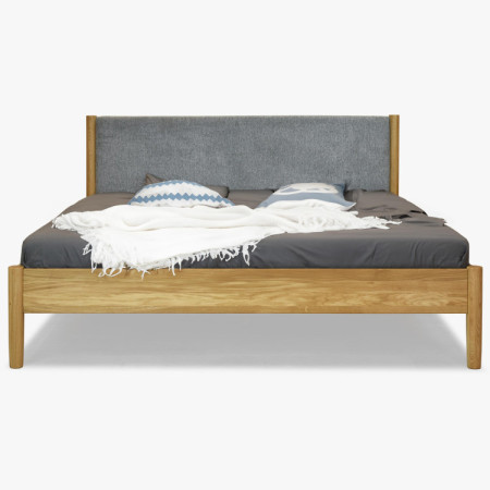 Bett aus massivem Eichenholz mit Stoffkopfteil 180 x 200 cm