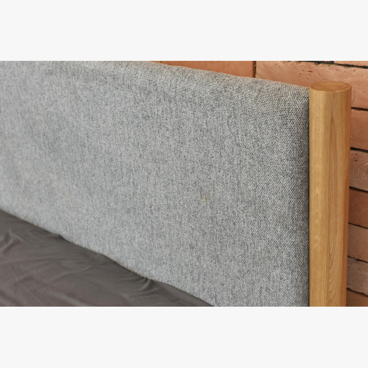 Bett aus massivem Eichenholz mit Stoffkopfteil 180 x 200 cm