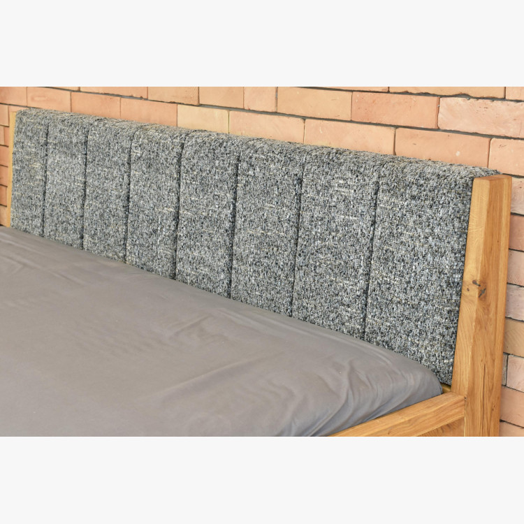 Eiche Bett 180 x 200 cm mit gepolstertem Kopfteil