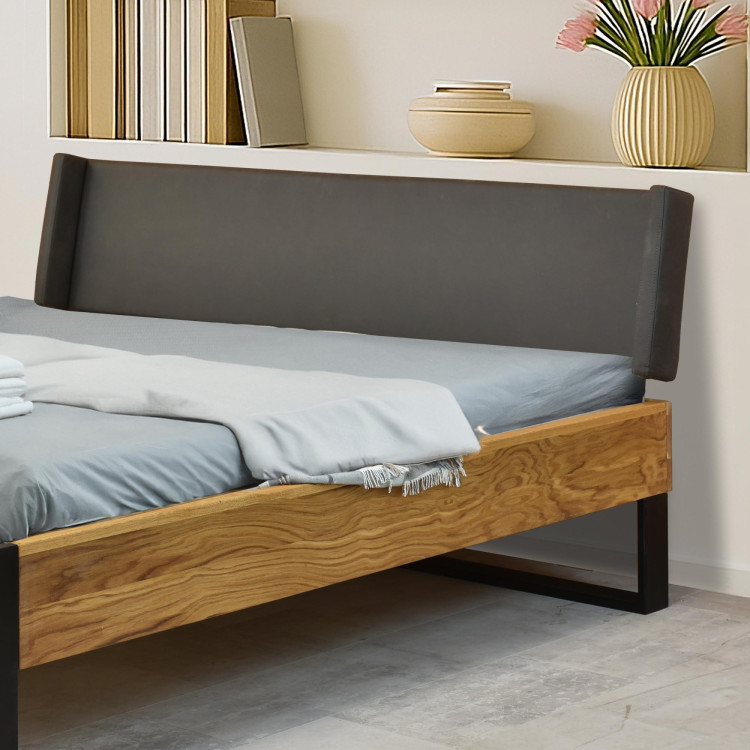 Eichenbett mit Metallfüßen 180 x 200 cm