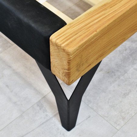 Dubový Bett aus Balken mit schwarzer Polsterung 180 x 200 cm