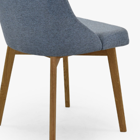 Elegante Esszimmerstühle in blauem Stoff und Eichenbeinen