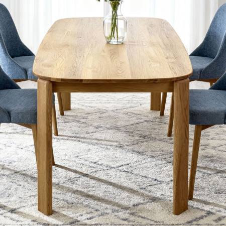 Elegante Esszimmerstühle in blauem Stoff und Eichenbeinen