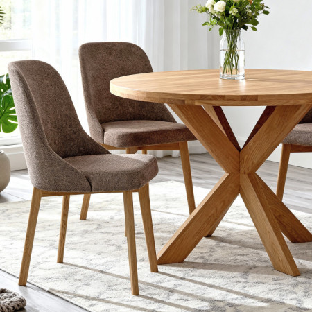 Elegante Esszimmerstühle aus graubraunem Stoff mit Eichenbeinen