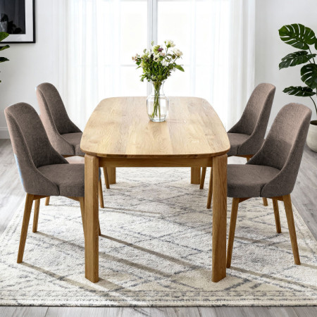 Elegante Esszimmerstühle aus graubraunem Stoff mit Eichenbeinen