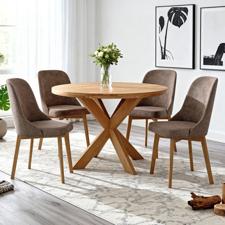 Elegante Esszimmerstühle aus graubraunem Stoff mit Eichenbeinen