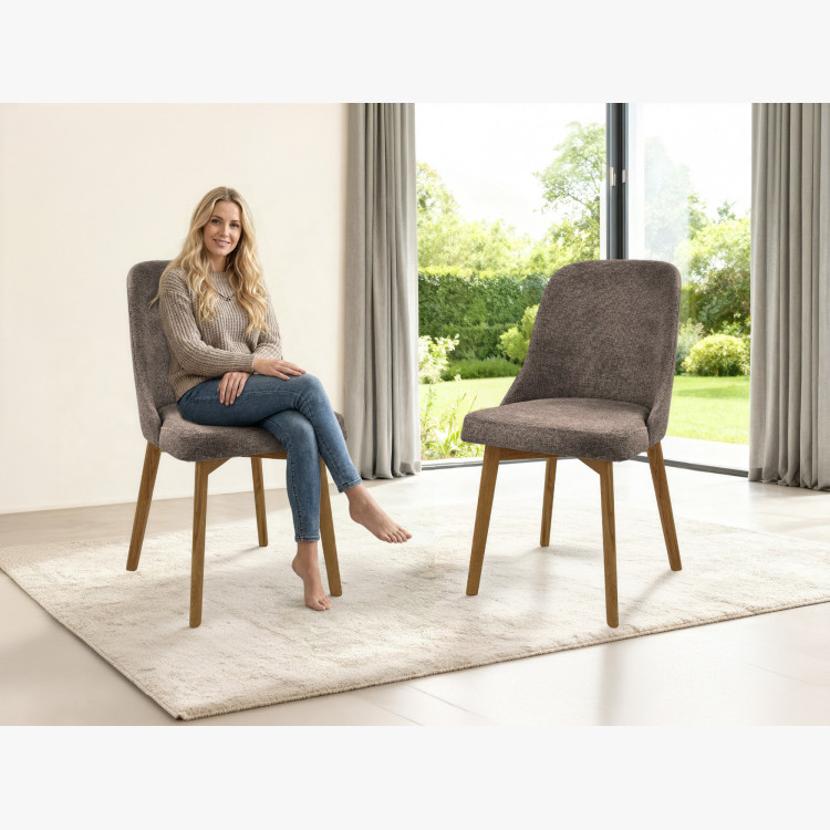 Elegante Esszimmerstühle aus graubraunem Stoff mit Eichenbeinen