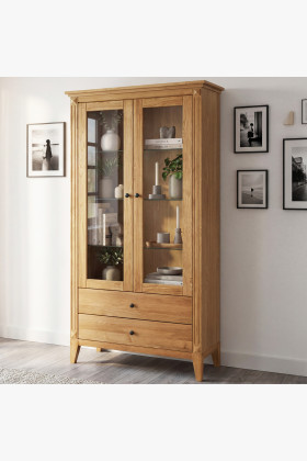 Eichenvitrine mit Schubladen im rustikalen Stil