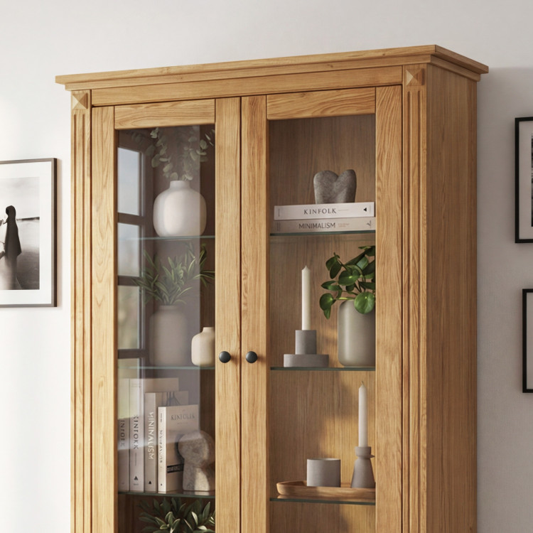 Eichenvitrine mit Schubladen im rustikalen Stil