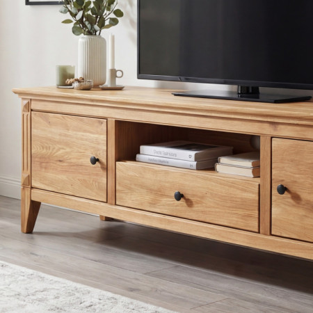 Sitzgruppe für das Wohnzimmer TV-Kommode und Vitrine