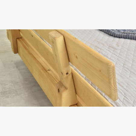 Postel aus Massivholz auf Beinen, Laura Fichte 180 x 200 cm