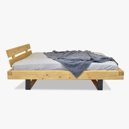 Postel aus Massivholz auf Füßen, Laura Fichte 160 x 200 cm