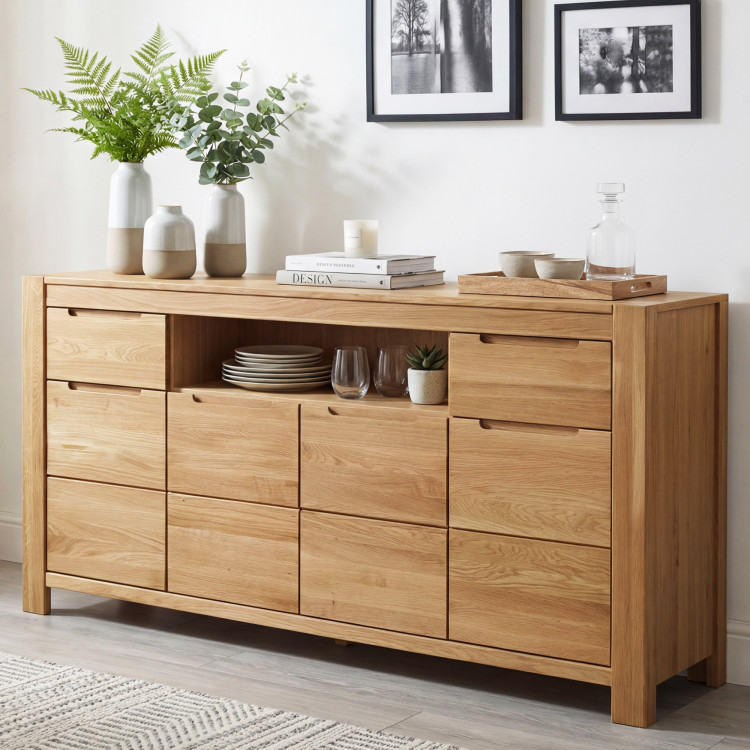 Lange Eichenkommode für das Schlafzimmer