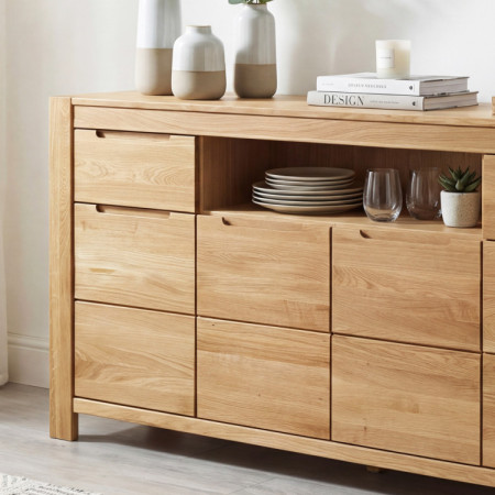 Lange Eichenkommode für das Schlafzimmer