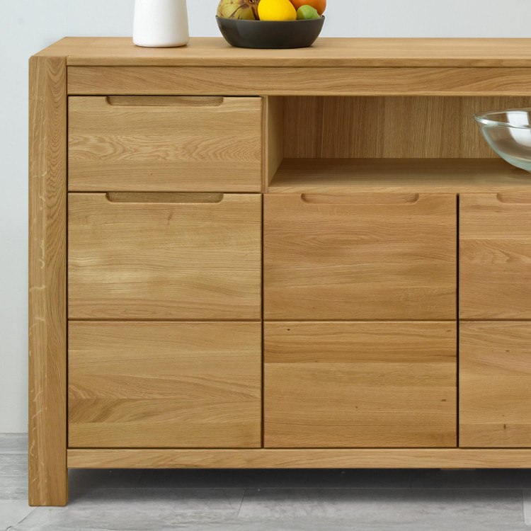 Lange Eichenkommode für das Schlafzimmer