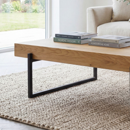 Konferenztisch aus Holzbalken