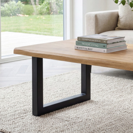 Eichen-Couchtisch mit Metallbeinen