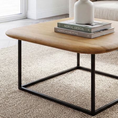 Holz-Couchtisch quadratisch