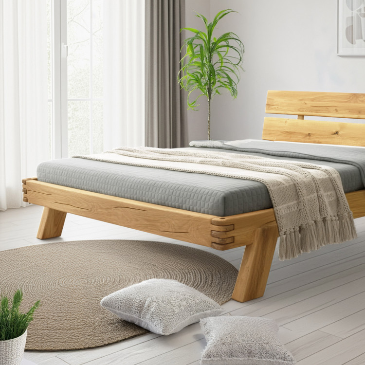 Holzbett aus Eichenbalken 180 x 200 cm