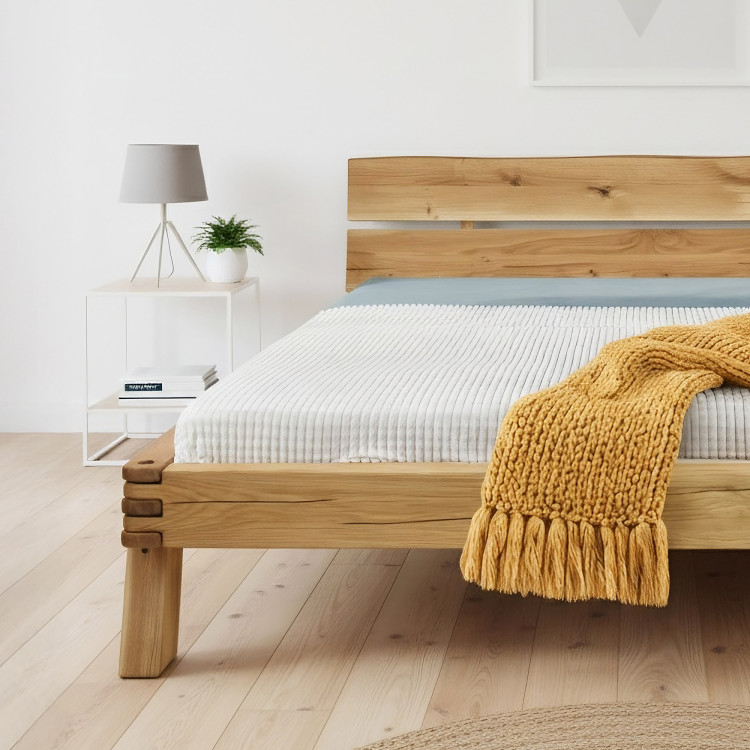 Holzbett aus Eichenbalken 180 x 200 cm