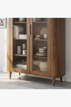 Zweiflügelige Glastürvitrine in Nussbaumfarbe 2