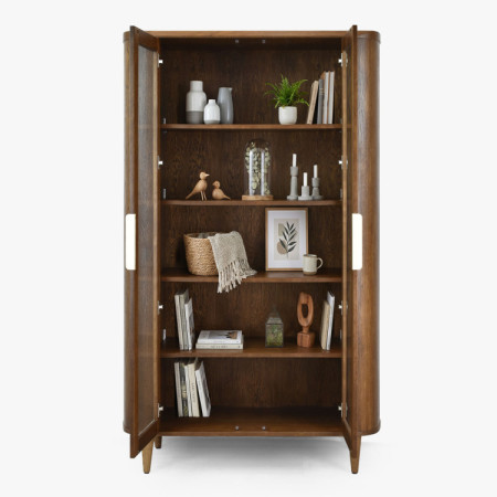 Zweiflügelige Glastürvitrine in Nussbaumfarbe