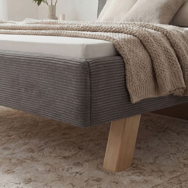 Doppelbett mit Stoffbezug auf Beinen in Grau 180 x 200