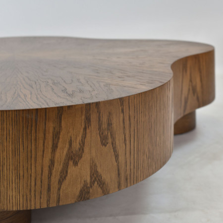 Design-Couchtisch in Nussbaumfarbe