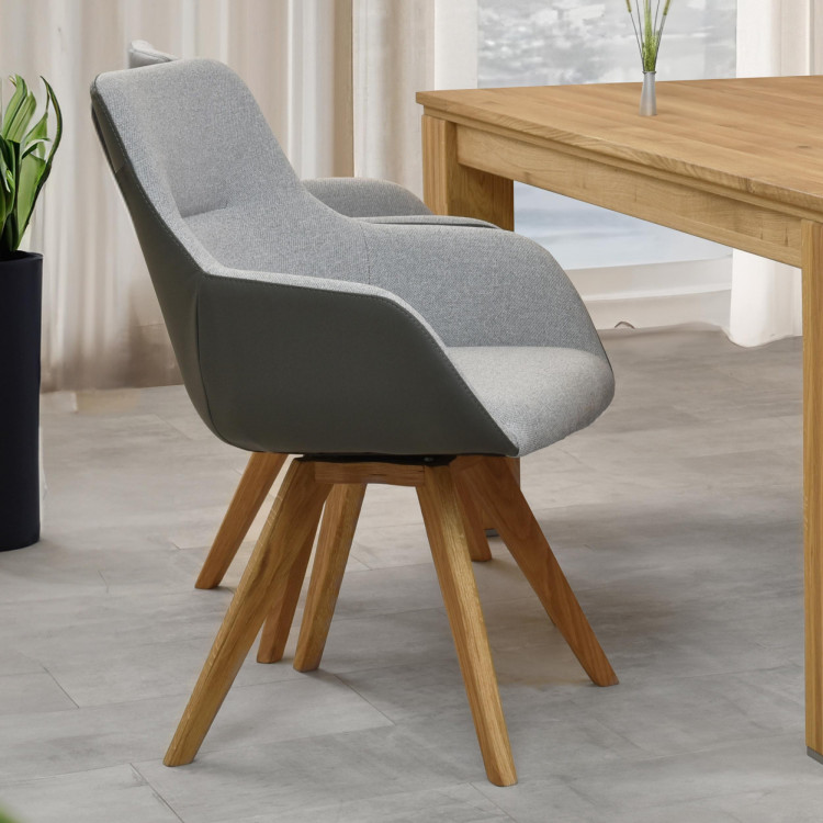 Drehbarer Sessel mit Holzbeinen, grau