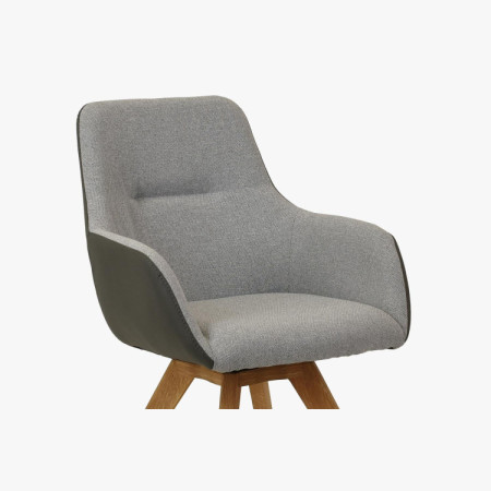 Drehbarer Sessel mit Holzbeinen, grau