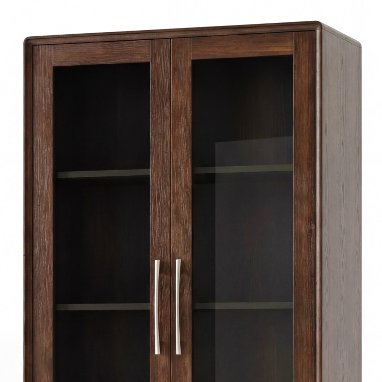 Vitrine mit Glastüren und Schublade in Nussbaumfarbe