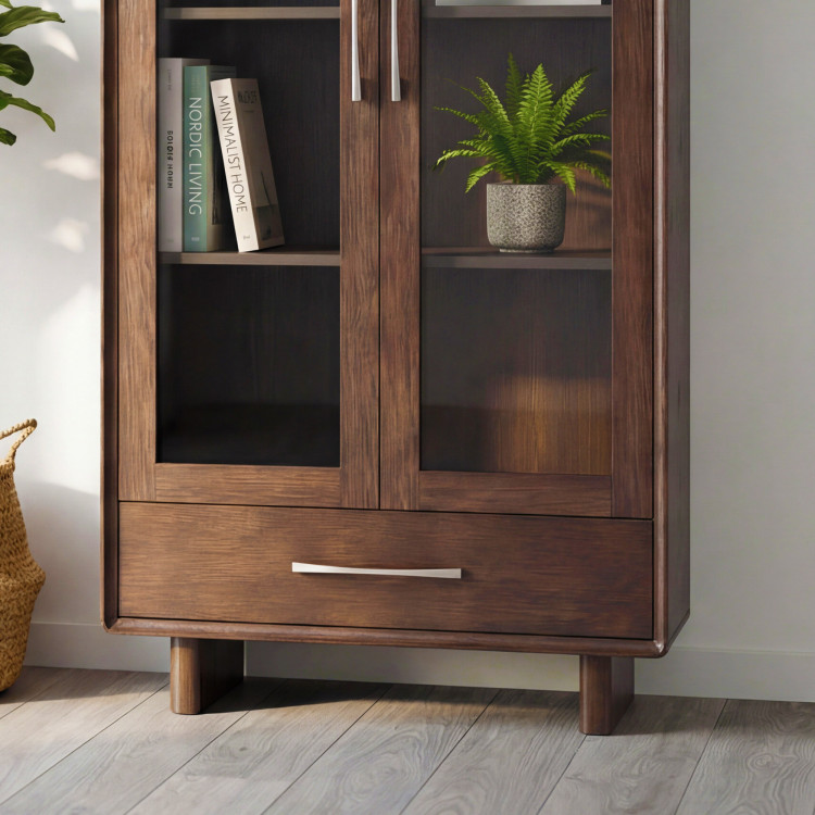 Vitrine mit Glastüren und Schublade in Nussbaumfarbe