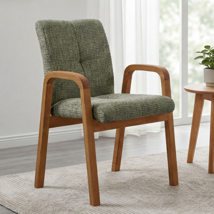 Eichenstuhl mit Armlehnen, grün gepolstert