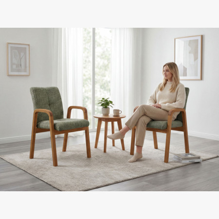 Eichenstuhl mit Armlehnen, grün gepolstert