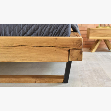 Modernes Bett aus massivem Eichenholz auf Beinen, Laura 180 x 200 cm
