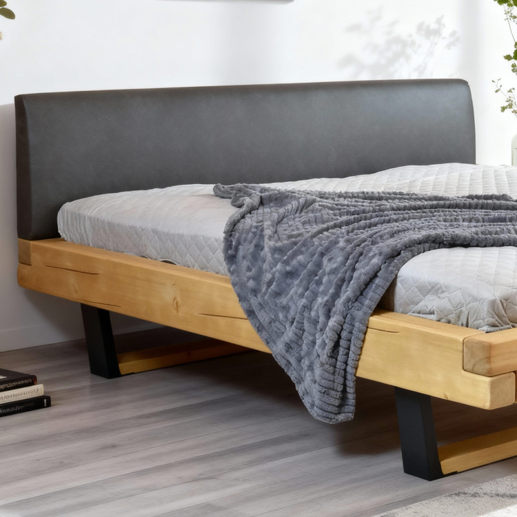 Postel aus massivem Holz auf Beinen, Laura Fichte 180 x 200 cm