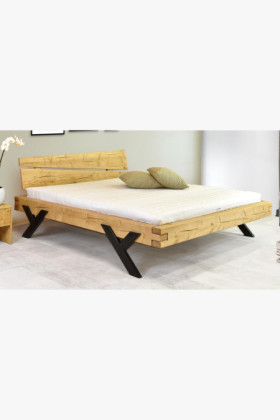 Design-Bett aus Balken mit Y-förmigen Metallfüßen 180x200 cm 2
