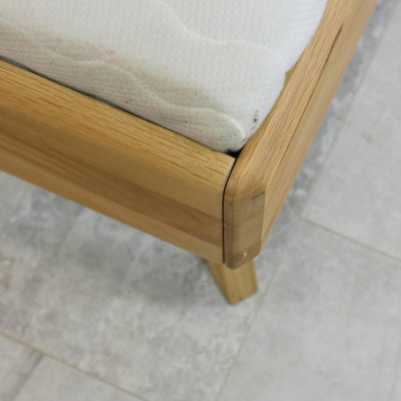 Ehebett aus natürlicher Eiche 180x200 Massivholz Doppelbett