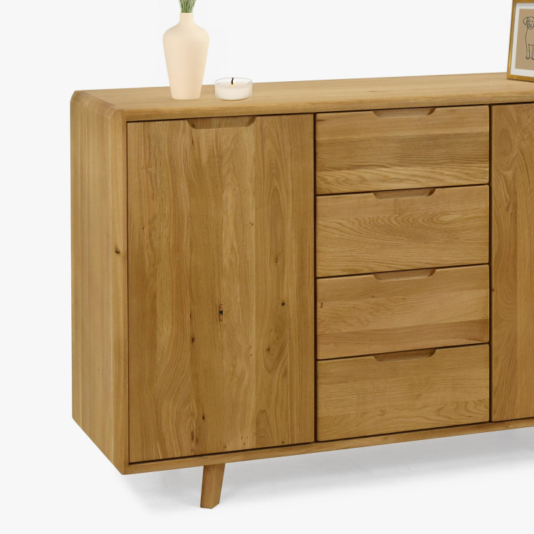 Kommode aus Holz mit Schubladen und Türen