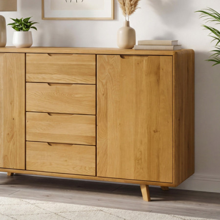 Kommode aus Holz mit Schubladen und Türen