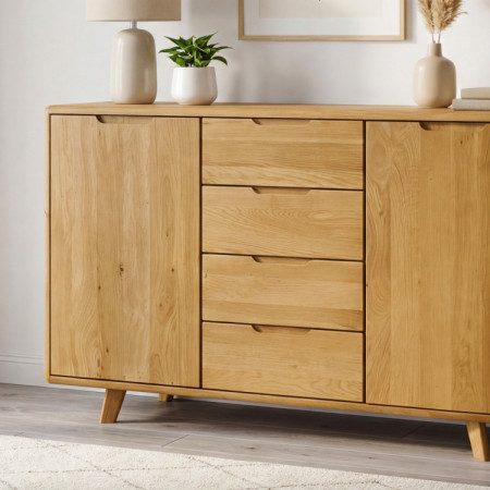 Kommode aus Holz mit Schubladen und Türen