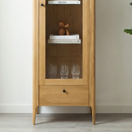 Einflügelige Vitrine aus Massivholz