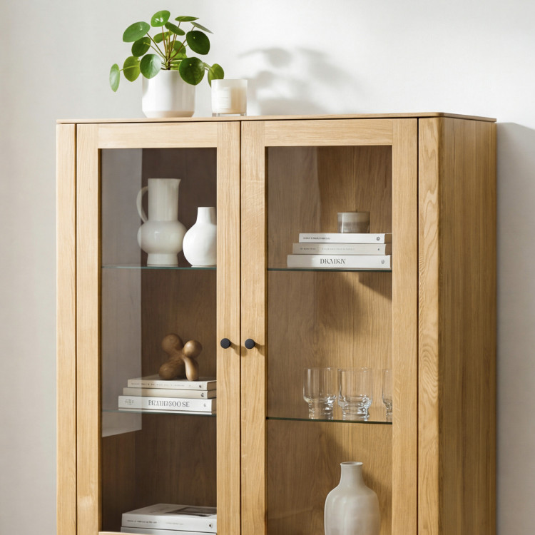 Zweiturige Vitrine aus Massivholz