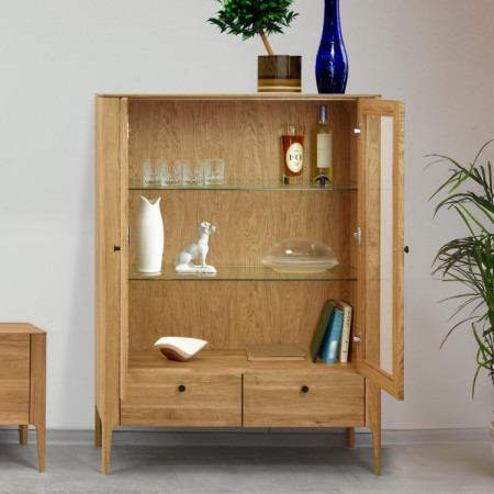 Zweiturige Vitrine aus Massivholz