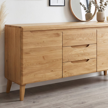 Kommode aus massiver Eiche auf Füßen, Typ Prag 49