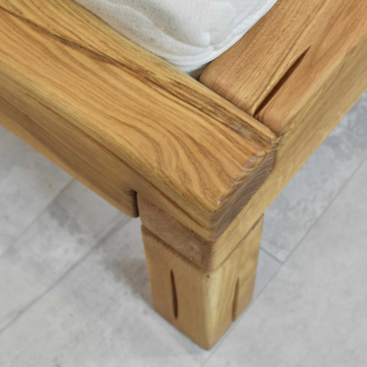 Postel aus Massivholz Ernad III 180 x 200 cm